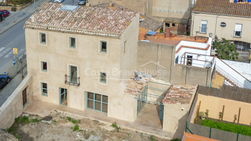 Herenhuis in Palafrugell met zwembad en tuin