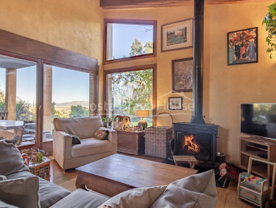 Rustic-Mediterranean house for sale in Foixà, with large land and views of Montgrí and the Medes Islands