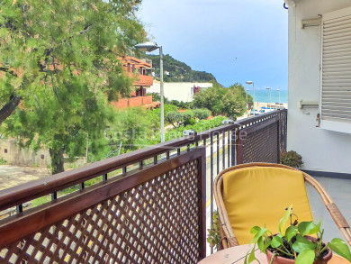 Completely renovated apartment for sale on  Sa Riera beach (Begur)
