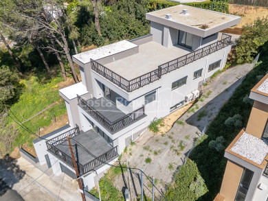 Casa a estrenar a pocs minuts del centre de Begur i de les platges de la Costa Brava. Luxe i eficiència.