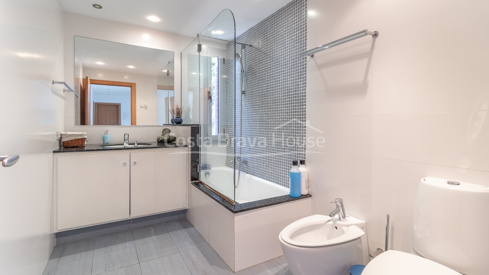 Fabulous luxury house with overflow pool for sale in Llafranc