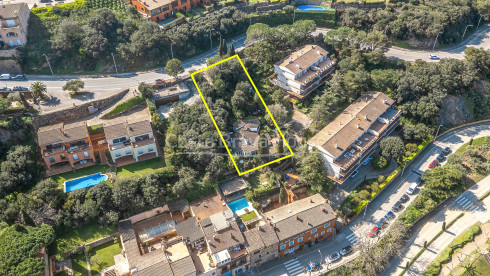 Casa de poble amb jardí i llicència a Begur Centre