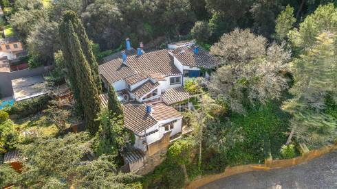 Casa de poble amb jardí i llicència a Begur Centre