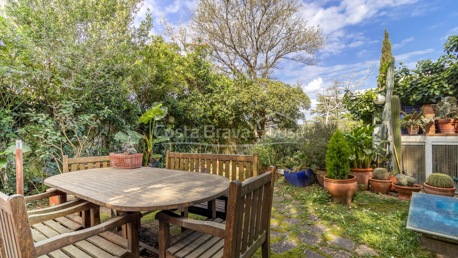 Village house with garden and license in Begur