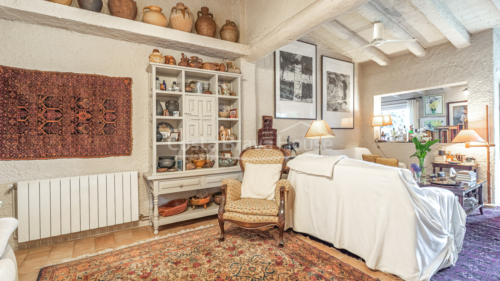 Casa de poble amb jardí i llicència a Begur Centre