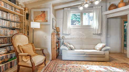 Village house with garden and license in Begur