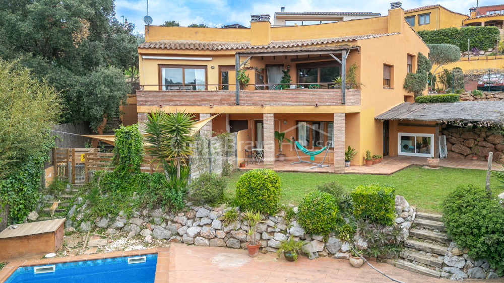 House with pool and tourist license in Begur