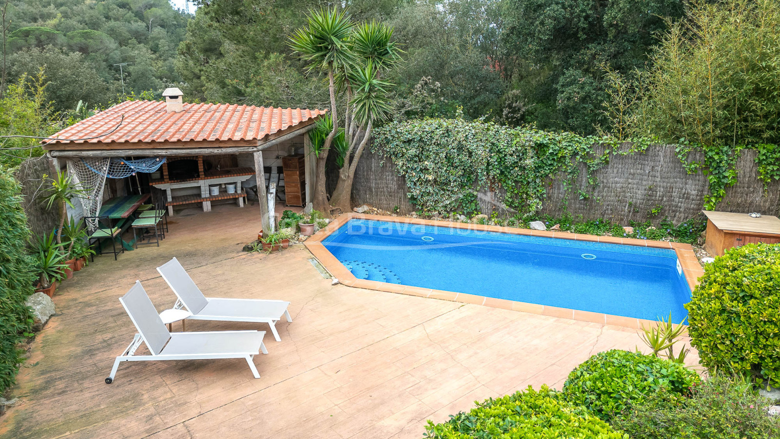 House with pool and tourist license in Begur