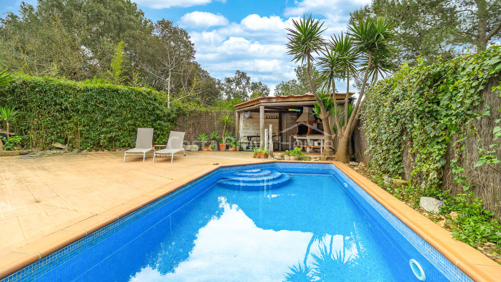 House with pool and tourist license in Begur