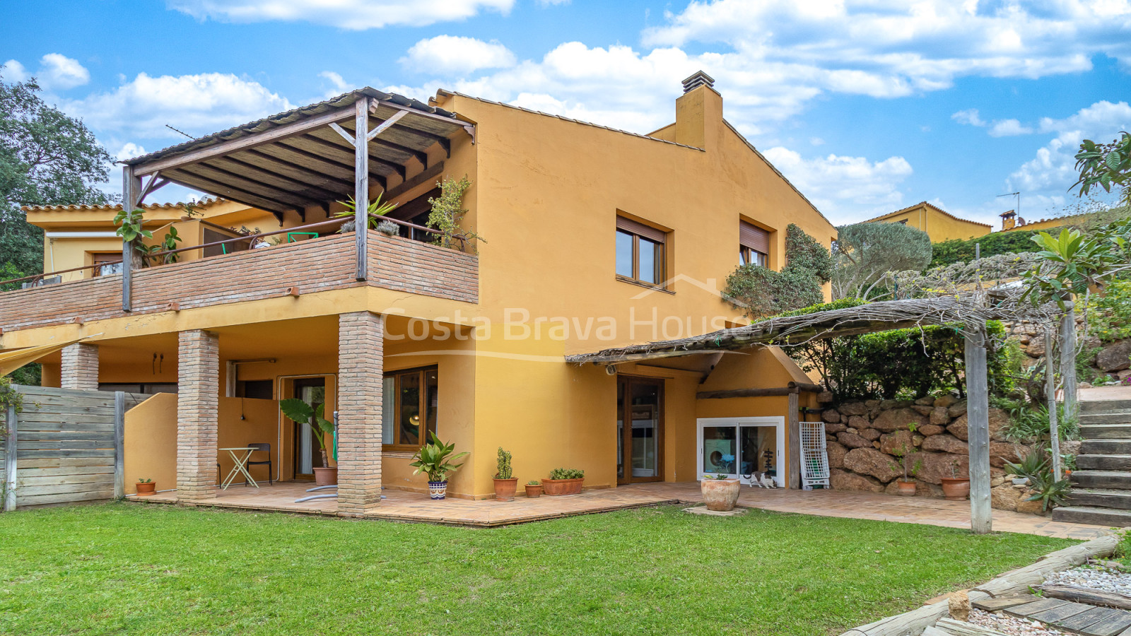 House with pool and tourist license in Begur
