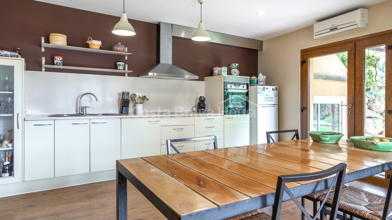 Casa con piscina y licencia turística en Begur