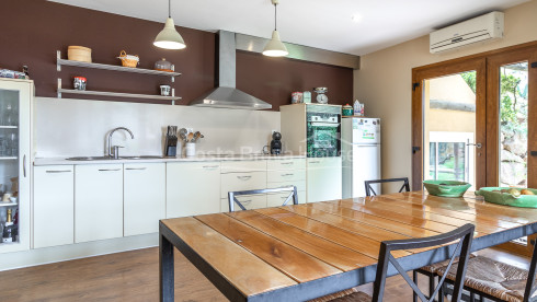 Casa con piscina y licencia turística en Begur