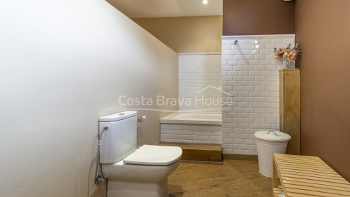House with pool and tourist license in Begur