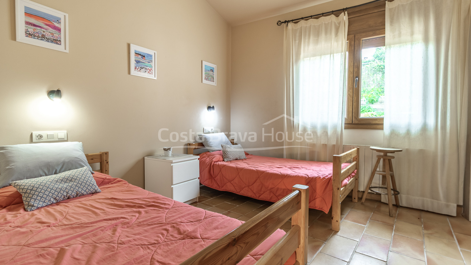 House with pool and tourist license in Begur
