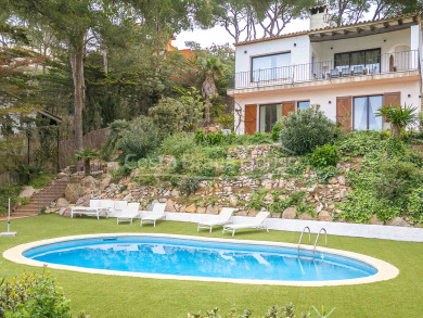 Casa mediterrània amb vistes al mar i total privacitat en venda a Llafranc, Costa Brava