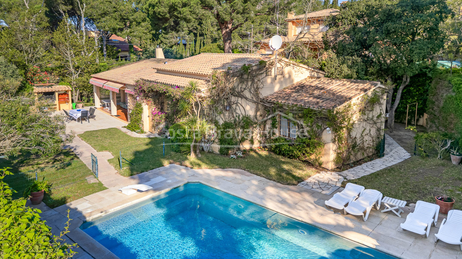 Casa a Tamariu amb piscina i llicència turística