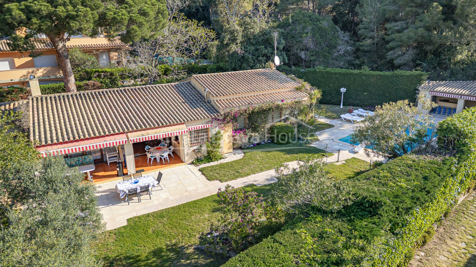 Casa a Tamariu amb piscina i llicència turística