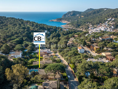 House for sale in Tamariu with pool, garden and independent apartment 750 m from the beach