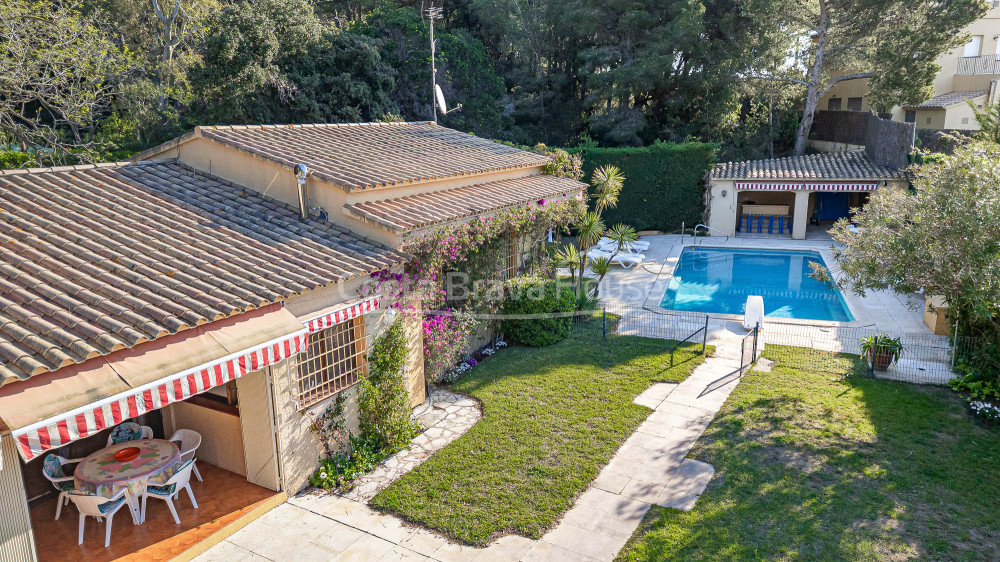 Casa a Tamariu amb piscina i llicència turística