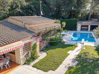 Maison à vendre à Tamariu avec piscine, jardin et appartement indépendant à 750 m de la plage