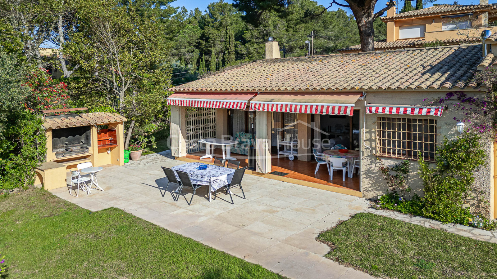 Casa a Tamariu amb piscina i llicència turística