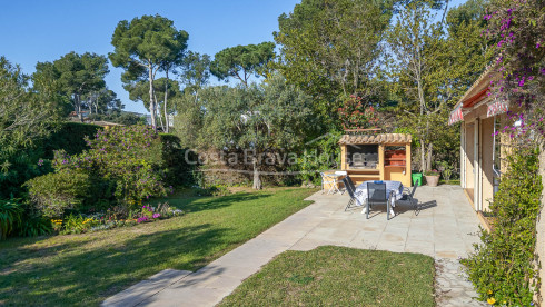 Casa a Tamariu amb piscina i llicència turística