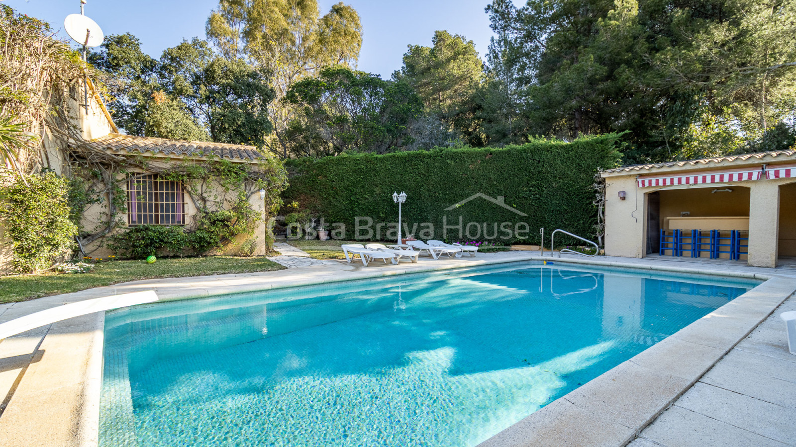 Casa a Tamariu amb piscina i llicència turística