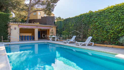 Casa a Tamariu amb piscina i llicència turística