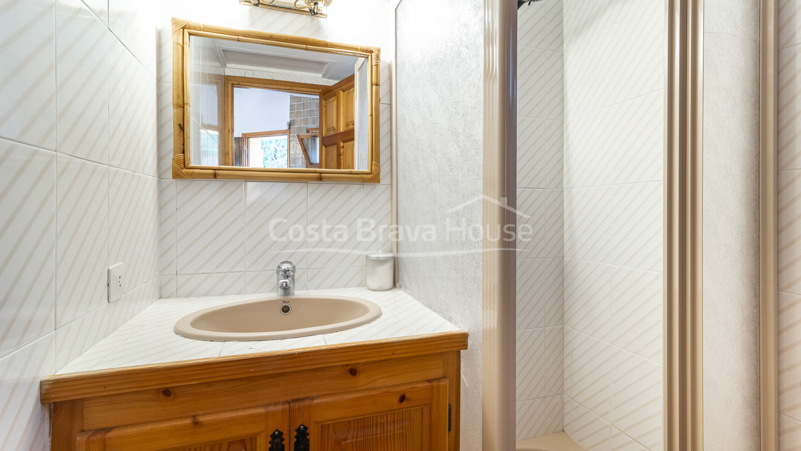 Casa a Tamariu amb piscina i llicència turística