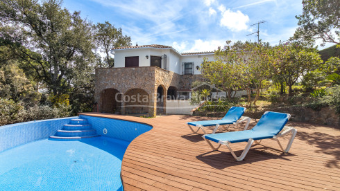 Casa amb piscina en venda a Vall-llobrega