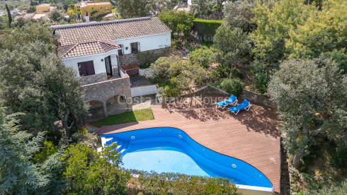 Casa amb piscina en venda a Vall-llobrega