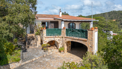 Casa amb piscina en venda a Vall-llobrega