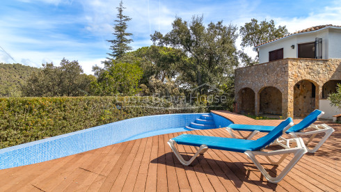 Casa amb piscina en venda a Vall-llobrega
