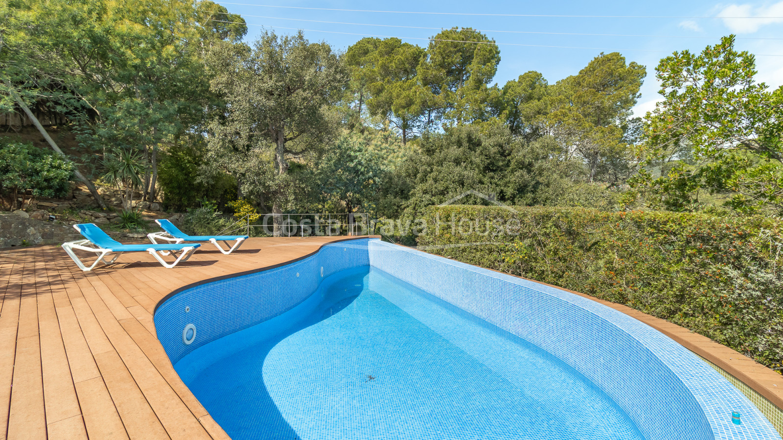 Casa amb piscina en venda a Vall-llobrega