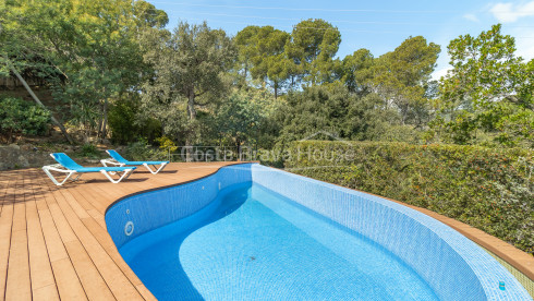 Casa amb piscina en venda a Vall-llobrega