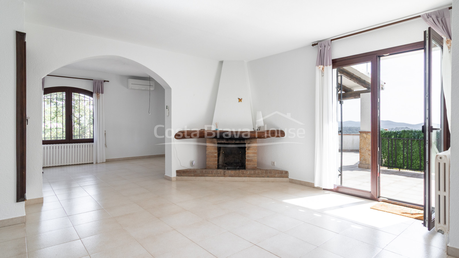 House with pool for sale in Vall-llobrega