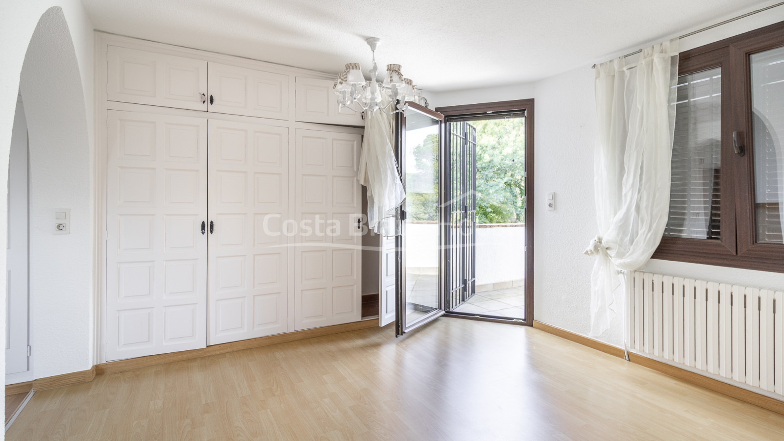 Casa amb piscina en venda a Vall-llobrega