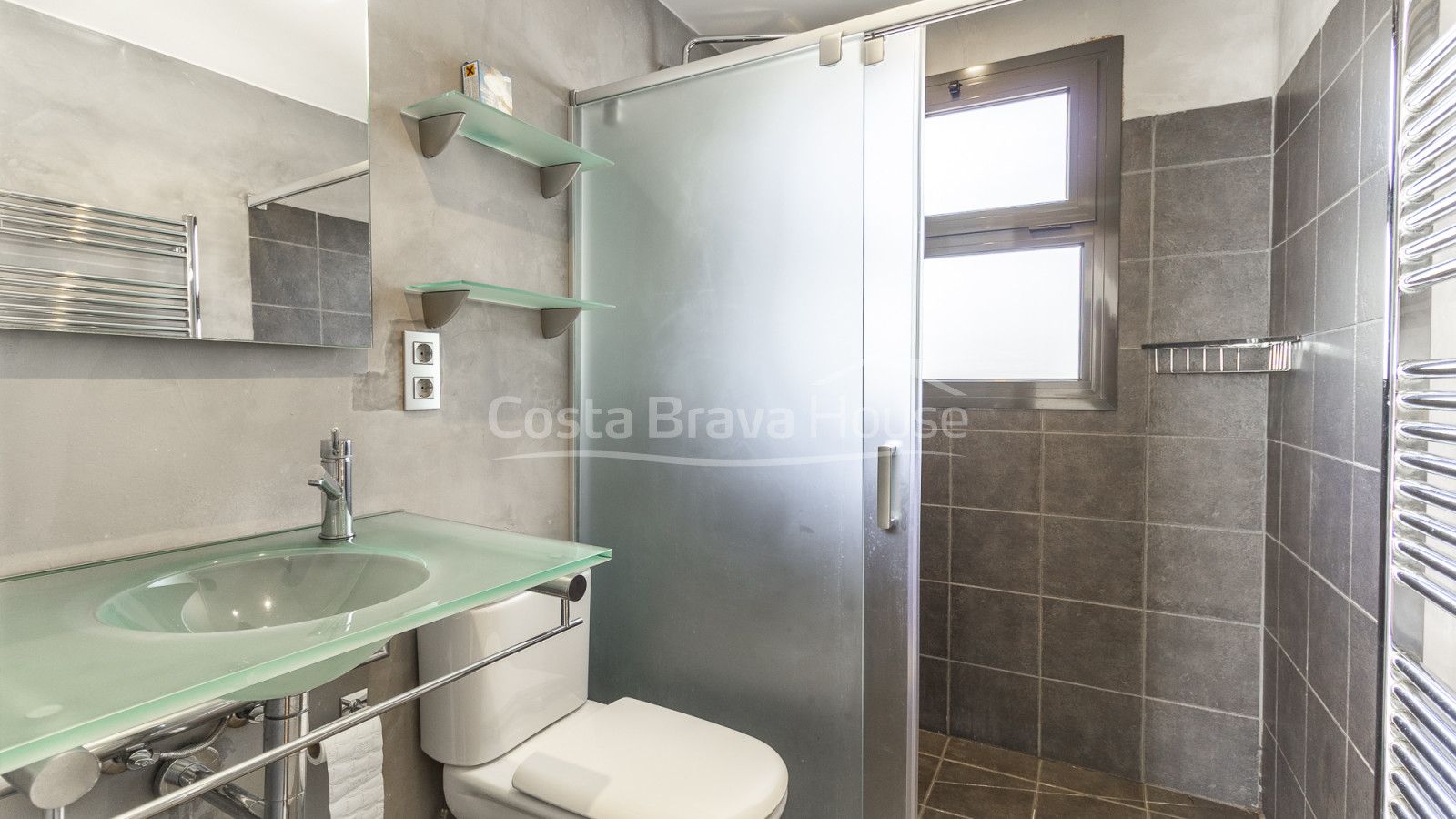 Casa amb piscina en venda a Vall-llobrega