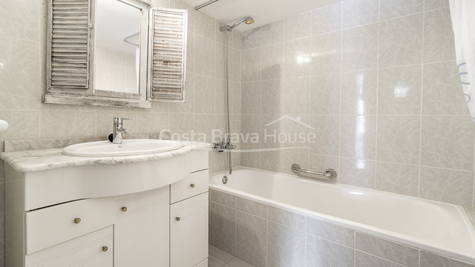 Casa amb piscina en venda a Vall-llobrega
