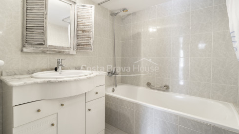Casa amb piscina en venda a Vall-llobrega