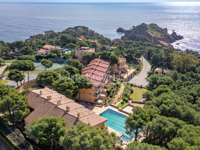 Apartamento en venta en Tamariu con terraza de 9 m², vistas al mar y acceso a Cala Aigua Xelida