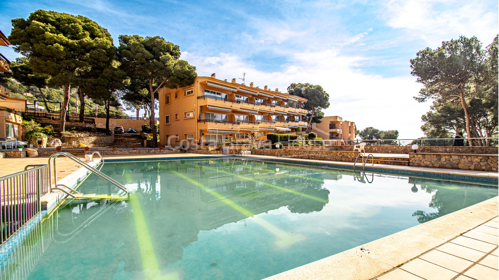 Apartamento en Tamariu con terraza y vistas al mar