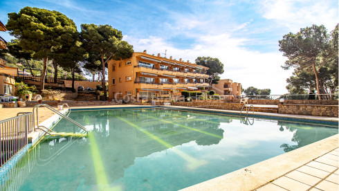 Apartamento en Tamariu con terraza y vistas al mar