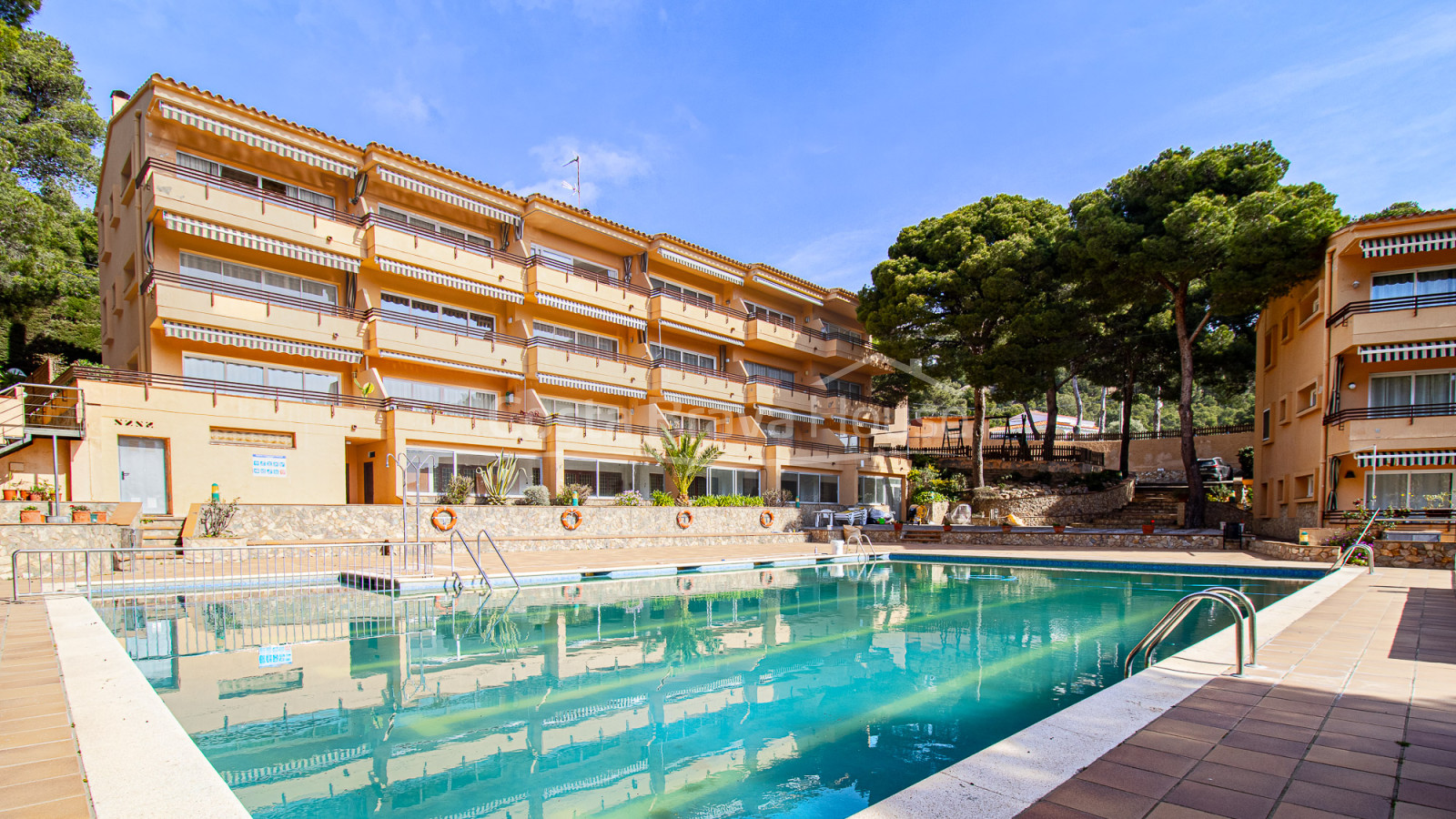 Apartamento en Tamariu con terraza y vistas al mar