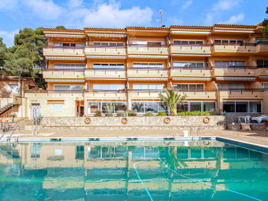 Apartamento en venta en Tamariu con terraza de 9 m², vistas al mar y acceso a Cala Aigua Xelida