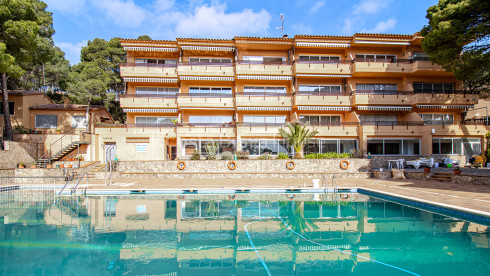 Apartamento en Tamariu con terraza y vistas al mar