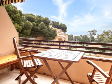 Apartamento en venta en Tamariu con terraza de 9 m², vistas al mar y acceso a Cala Aigua Xelida