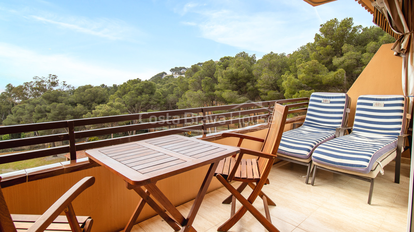 Apartamento en Tamariu con terraza y vistas al mar