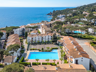 Apartament en venda amb piscina i llicència turística a 3 minuts de la platja de Port Pelegrí