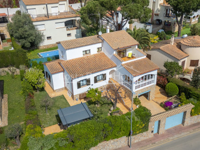 Maison individuelle avec jardin privé à vendre à 500 mètres de la plage à Sant Antoni de Calonge